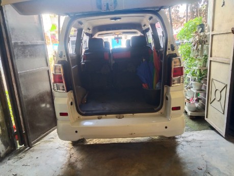 Ramlan und sein Bus Isuzu Elf